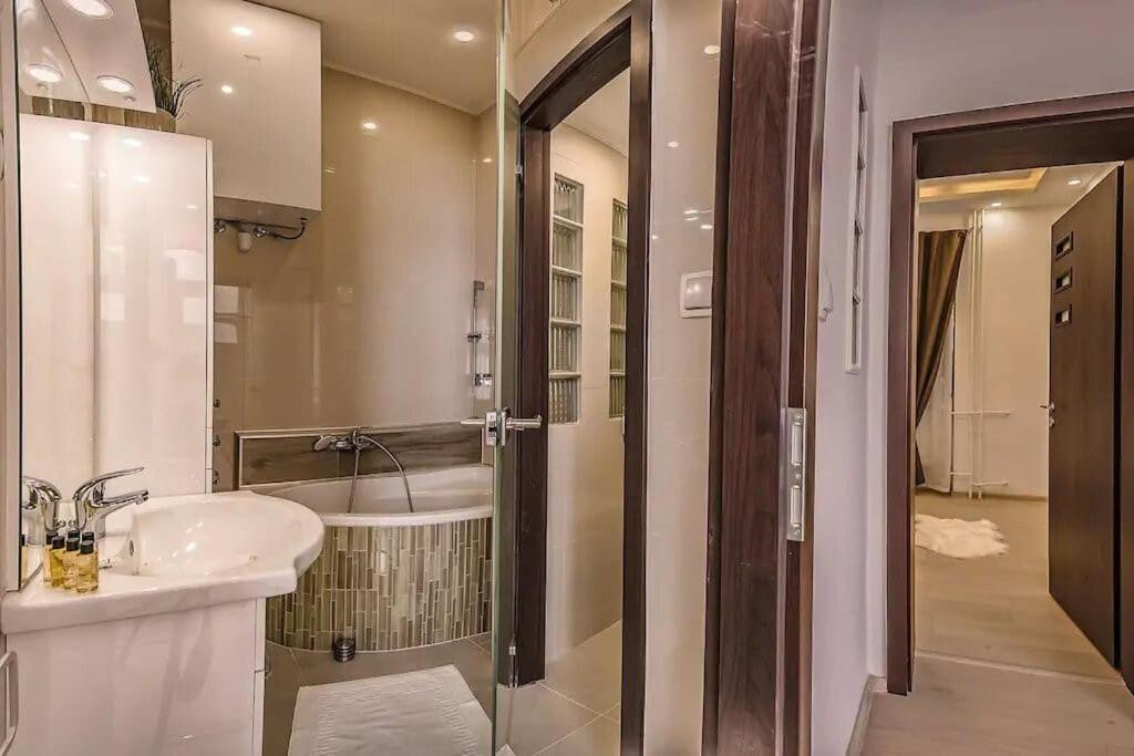 Szechenyi Renovated 2br At Danube River Apartman Budapest