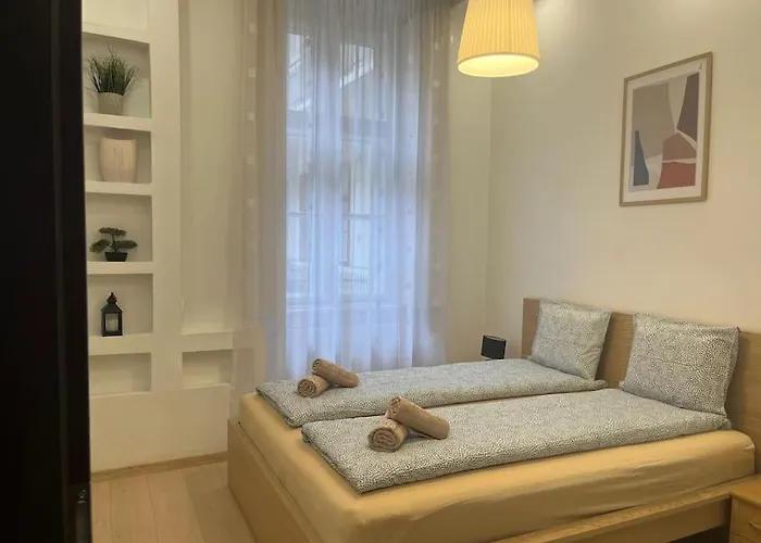 Szechenyi Renovated 2Br At Danube River