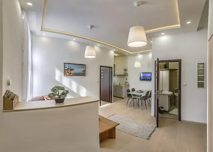 Szechenyi Renovated 2Br At Danube River